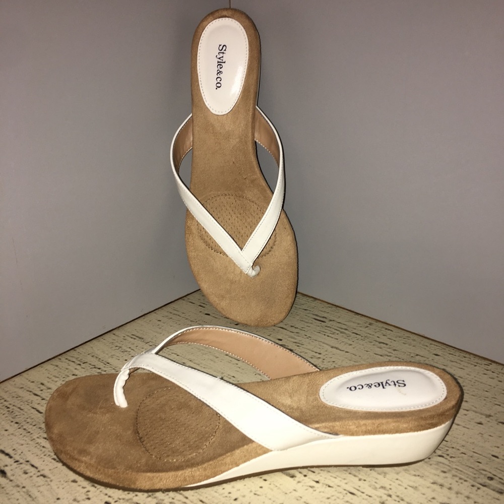 MACY’S CUTE WHITE SANDALS YOU ARE GOING TO LOVE - Picture 1 of 4